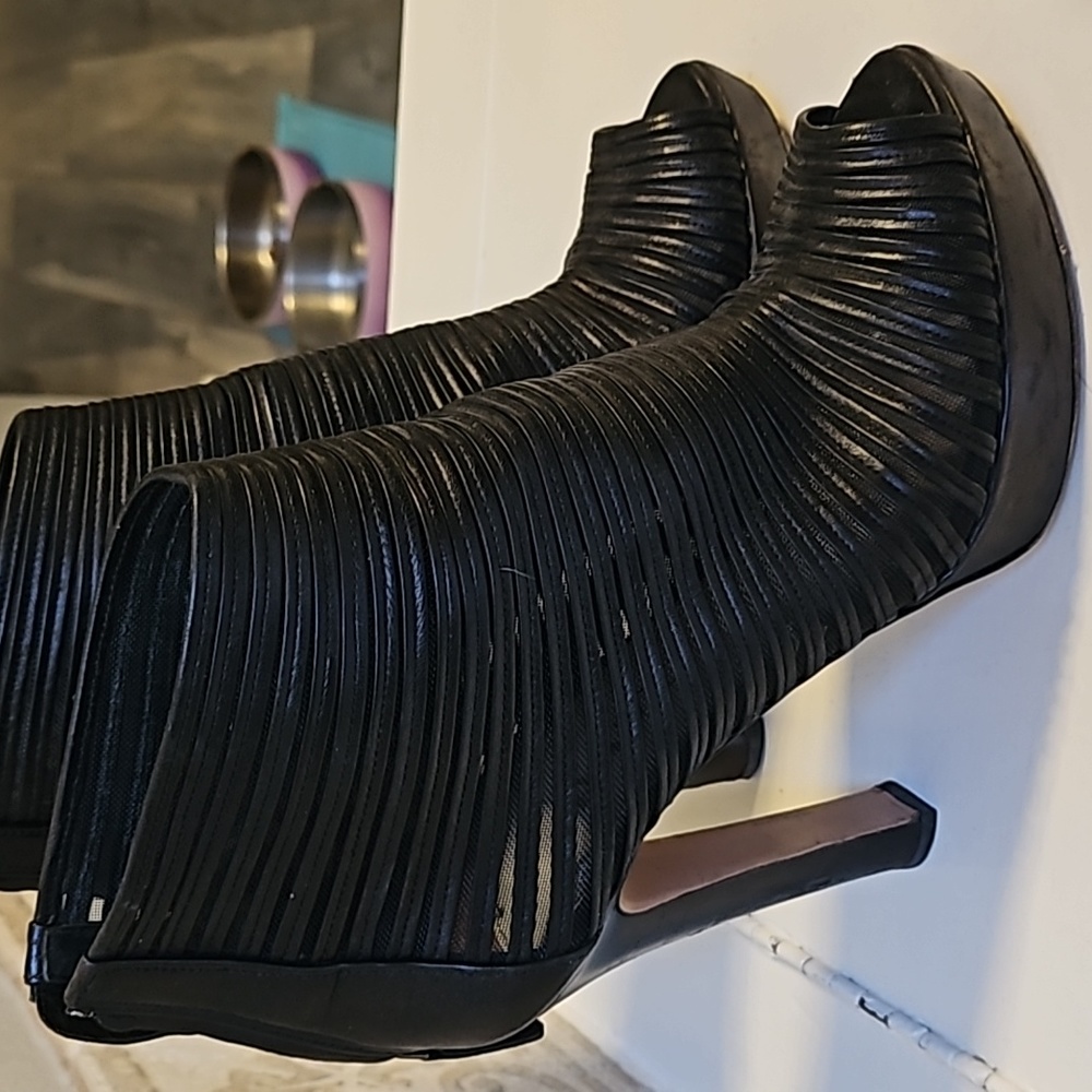 Prada bootie heals - Picture 2 of 8